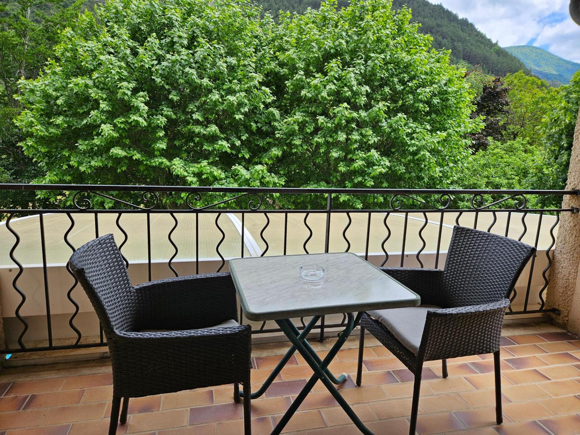 Hotel Le Mont Barral Creyers Exterior foto